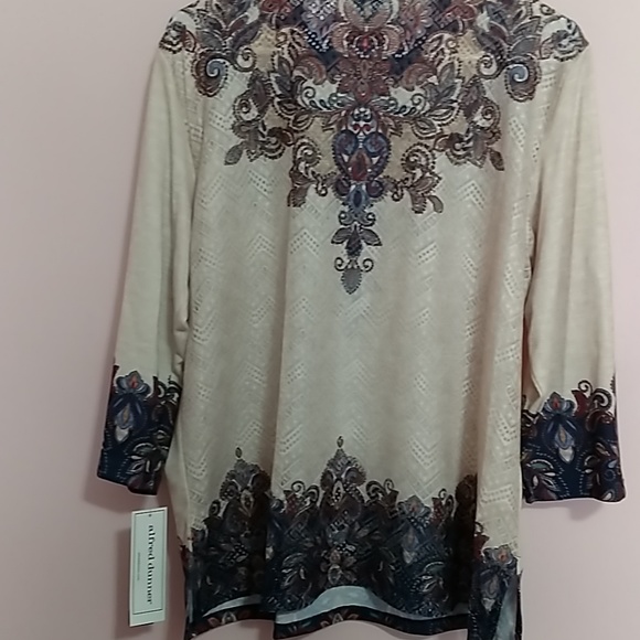 NWT Alfred Dunner size Large top. - Picture 3 of 6